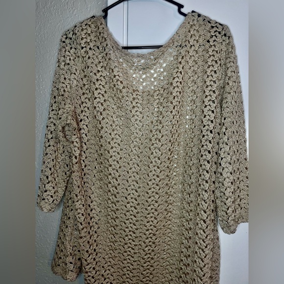 Woman’s beige sweater blouse. - Picture 6 of 11